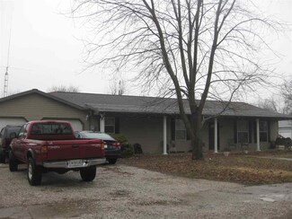 104 S Poplar St, Shelburn, IN 47879