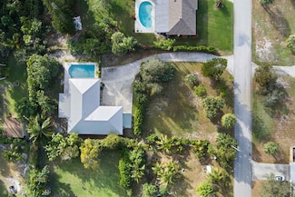 9292 SE Duncan St, Hobe Sound, FL 33455