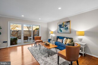 8542 Forrester Blvd Unit 882, Springfield, VA 22152