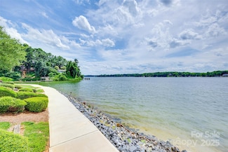 14053 Queens Harbor Rd, Charlotte, NC 28278