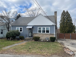 5 Lakeside Ave, Cranston, RI 02910