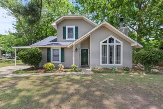 255 Honeysuckle Dr, Millbrook, AL 36054