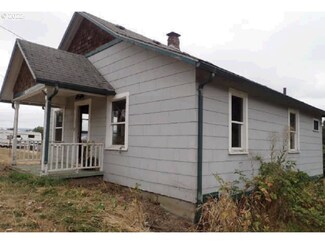 313 W 7th St, Rainier, OR 97048