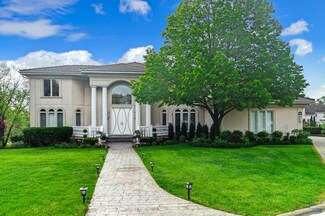 2 Cascade Ct E, Burr Ridge, IL 60527