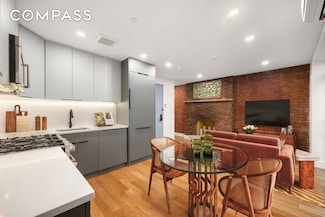 61 W 70th St Unit 1A, New York, NY 10023