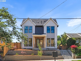 1220 SE Center St Unit 2, Portland, OR 97202