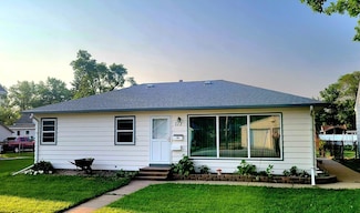 713 3rd Ave NE, Aberdeen, SD 57401