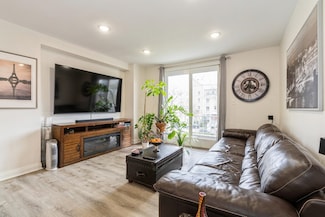 101 Shearwater Ct E Unit 28, Jersey City, NJ 07305