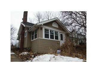 1963 B Ave NE, Cedar Rapids, IA 52402