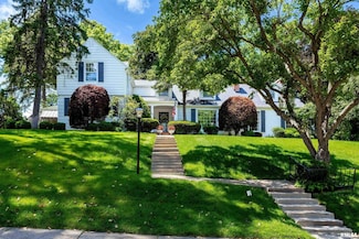 1928 Fernwood Ave, Davenport, IA 52803