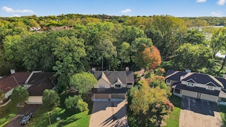 8945 Preserve Blvd, Eden Prairie, MN 55347