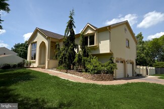 17 John Paul Dr, Trenton, NJ 08690