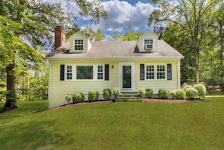 61 Knollwood Dr, Ridgefield, CT 06877