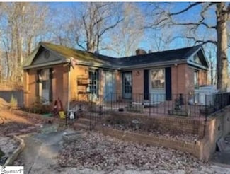 749 E Main St, Laurens, SC 29360