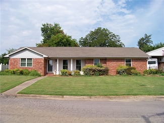 1209 N 8th St, van Buren, AR 72956