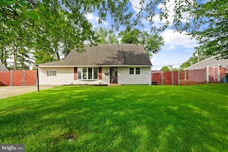 95 Twin Oak Dr, Levittown, PA 19056