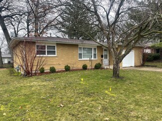4708 W Cumberland Cir, McHenry, IL 60050