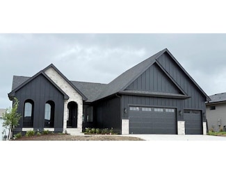 18109 Tanglewood Dr, Clive, IA 50325