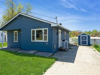829 N 3rd Ave E, Newton, IA 50208