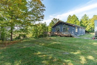 28247 Rockledge Dr, Chaumont, NY 13622