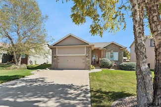 2221 Placid Lake Dr, Papillion, NE 68046