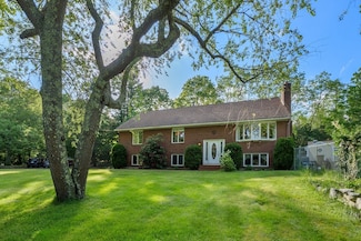 2 Valley St, Duxbury, MA 02332