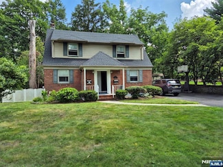 381 Gilbert St Unit 2, Ridgewood, NJ 07450