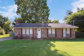 5821 Hickory Dr, Millbrook, AL 36054