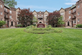 4 Riverside Dr Unit 203, Cranford, NJ 07016