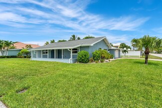 981 S Brevard Ave, Cocoa Beach, FL 32931
