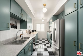7949 Selma Ave Unit 18, Los Angeles, CA 90046