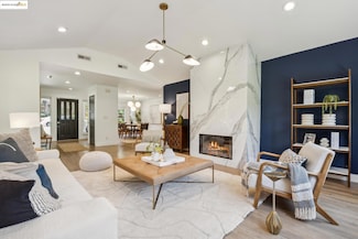 631 Caldwell Rd, Oakland, CA 94611