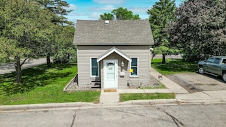 809 Riverside Ct, Fergus Falls, MN 56537