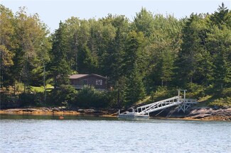 17 Cranberry Ln, Cushing, ME 04563
