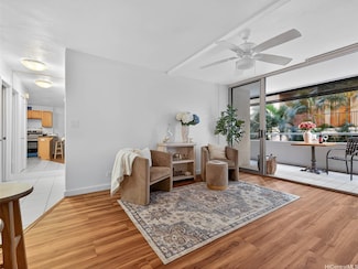 430 Kaiolu St Unit 207, Honolulu, HI 96815