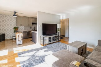 2201 Arbor Cir Unit 210, Downers Grove, IL 60515