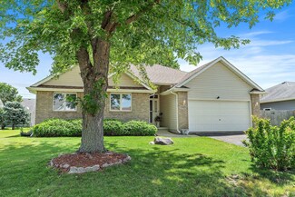 1521 Ginny Ln, Woodstock, IL 60098