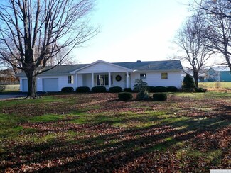42 Chatham St, Kinderhook, NY 12106