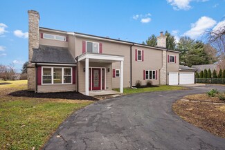 40W809 Bending Ln, Elgin, IL 60124