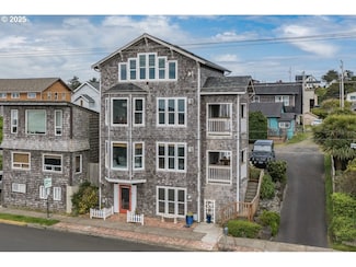 107 SW Coast St, Newport, OR 97365