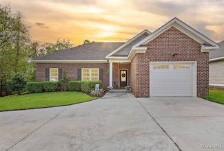 307 Camberly Ct, Dothan, AL 36301