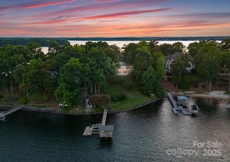 16318 Belle Isle Dr, Cornelius, NC 28031