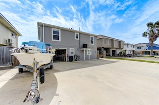 138 Tarpon St, Hitchcock, TX 77563