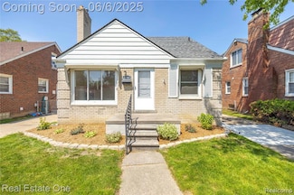 21167 Lancaster St, Harper Woods, MI 48225