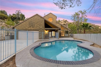 678 Box Canyon Rd, Canoga Park, CA 91304