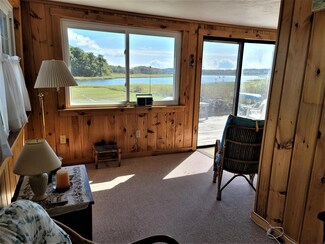 35 Briarwood Dr, Wareham, MA 02571