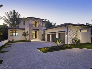 477 3rd St N, Naples, FL 34102