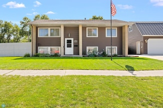 302 29th Ave N, Fargo, ND 58102