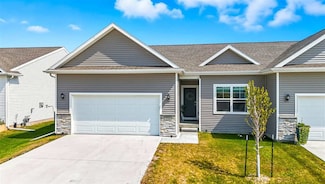 812 Juneberry Dr, Palo, IA 52324