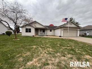 710 W Dean St, Virden, IL 62690